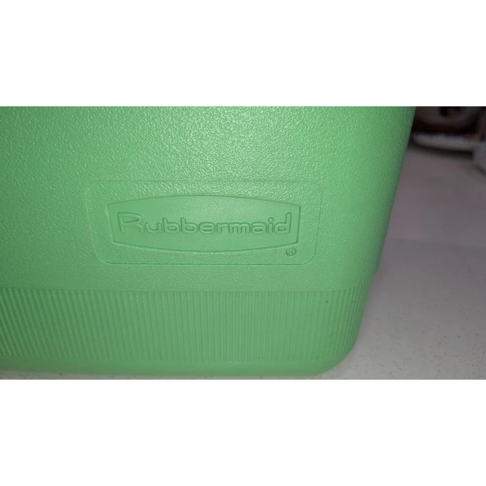 Vintage Rubbermaid Personal Cooler Green Plastic Insulated Lunch Box Retro Neon